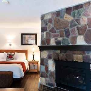 Deluxe Queen Suite